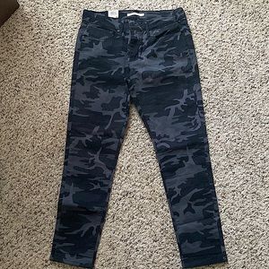 Womens Camo Levi’s 711 Skinny